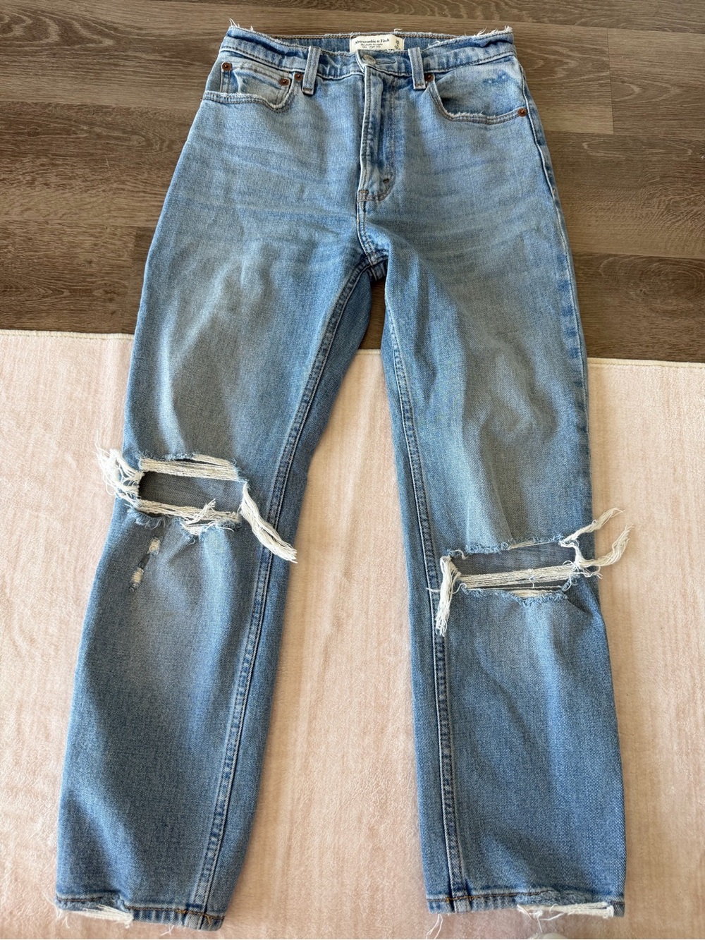 Abercrombie & Fitch The Ankle Straight Ultra High Rise Distressed